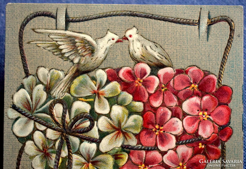 Antik szecessziós  dombornyomott  üdvözlő litho képeslap -  virág szívek madarakkal  1915ből