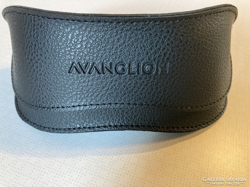 Avanglion napszemüveg saját márkás tokjában