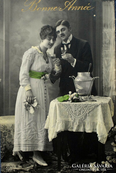 Antik Újévi üdvözlő fotó képeslap - elegáns pár  1921ből
