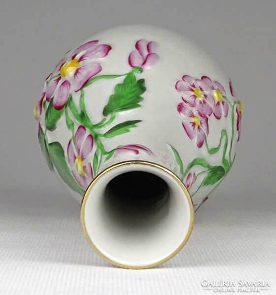 1P244 Régi plasztikus virágdíszes Herendi porcelán váza 15.8 cm