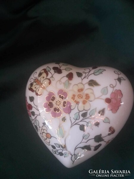 Zsolnay pillangós, nagy, szív alakú, porcelán bonbonier