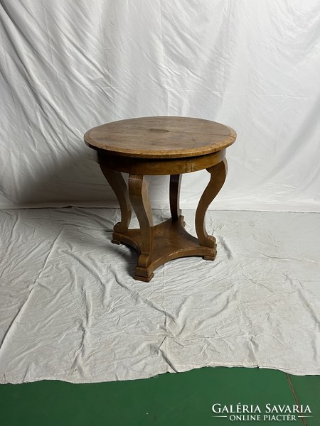 Antique bieder round table