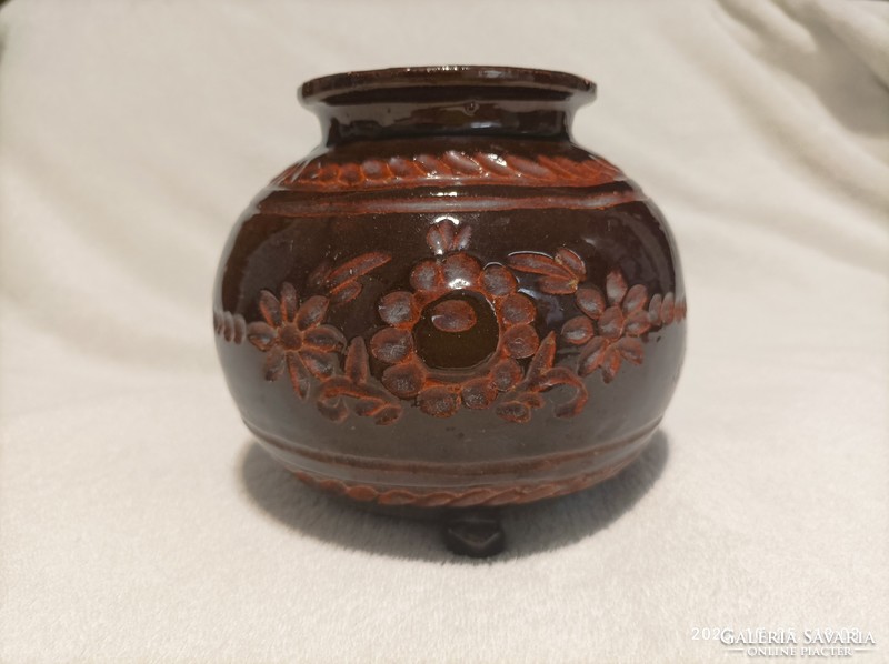 Gömb alakú kerámia váza (Doroszlay Gyula munkája)
