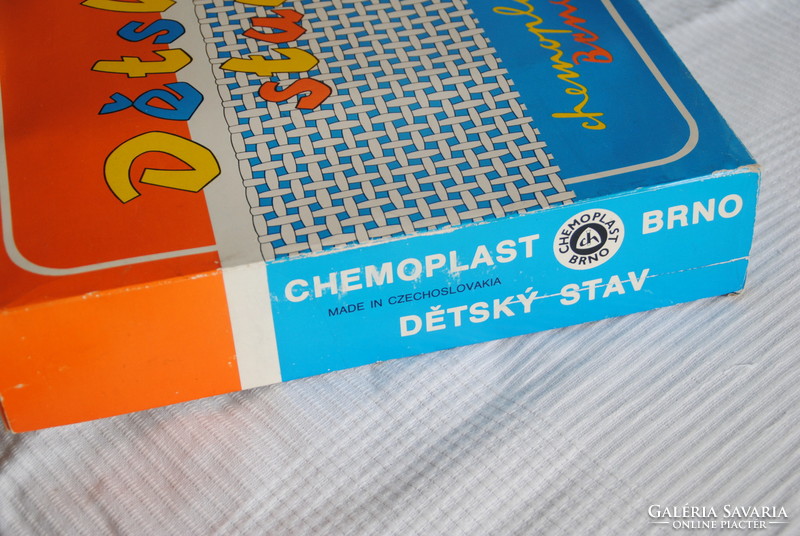 Retro Czech chemoplast toy loom