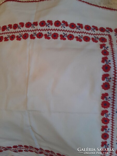 Embroidered red floral tablecloth 76 cm