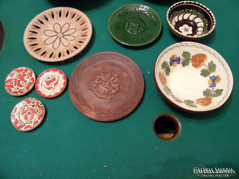 Wall decorative plate (16 pcs.) And small decorative jugs (9 pcs.)