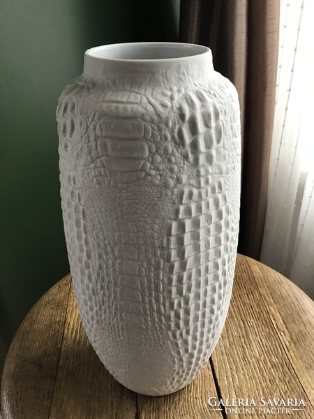 Régi KAISER biszkvit porcelán váza krokodilbőr mintával