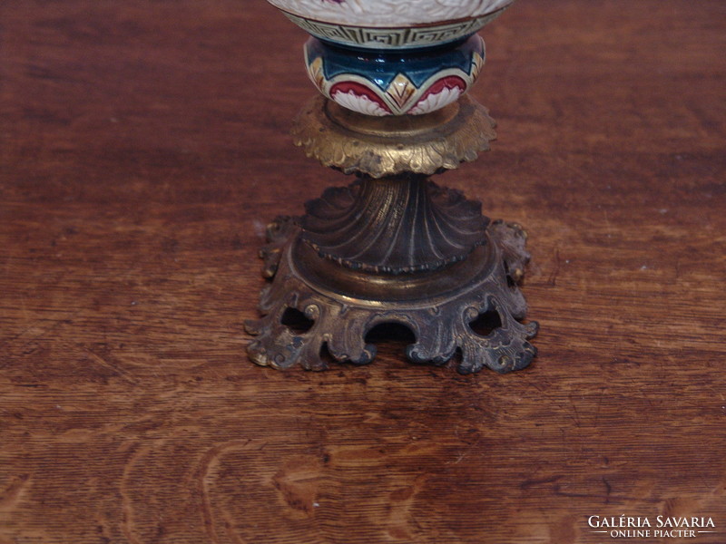 Antik dekoratív majolika petróleum lámpa