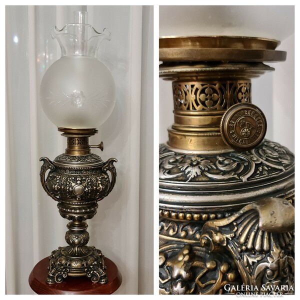Beautiful kerosene lamp, brassed spiater, with a frilled shade, flawless