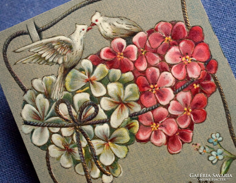 Antik szecessziós  dombornyomott  üdvözlő litho képeslap -  virág szívek madarakkal  1915ből