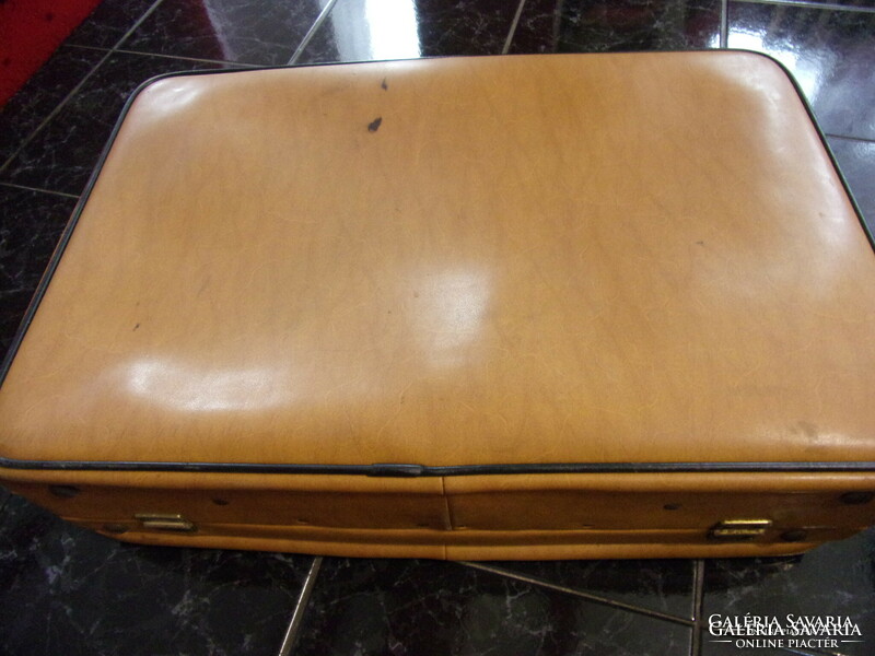 Retro faux leather suitcase with key