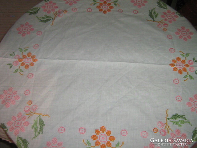 Filigree tablecloth embroidered with beautiful floral crosses