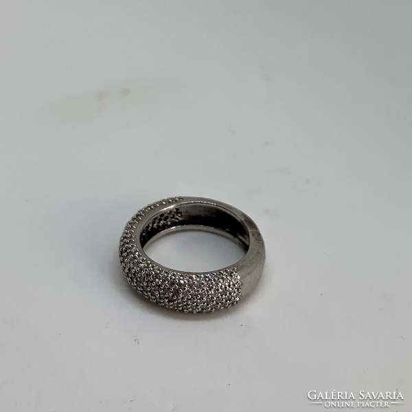 Lekerekített, cirkóniával félig díszített gyűrű