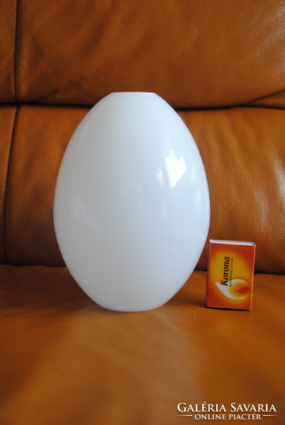 Kétrétegűtojás alakú párszálas fehér tejüveg váza