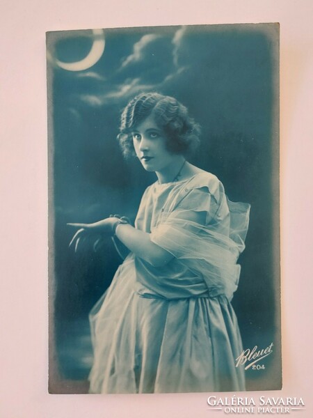 Régi képeslap fotó levelezőlap hölgy Hold