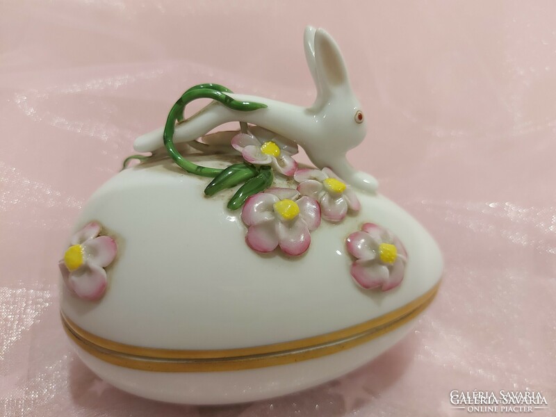 Herend egg bonbonnier, rabbit with tongs. Hand painted.