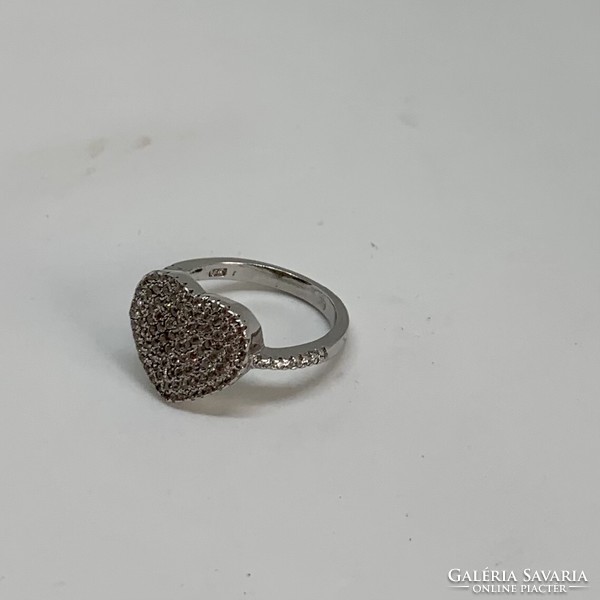 Sparkling heart ring