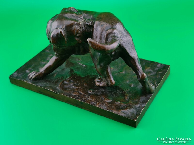 Gyula statue of Bezeréd, unexpected visitor/flea dog.