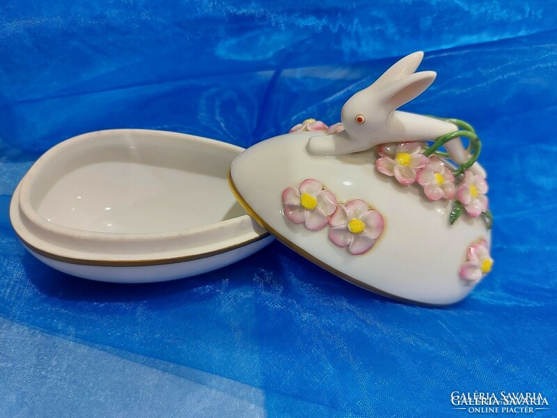 Herend egg bonbonnier, rabbit with tongs. Hand painted.
