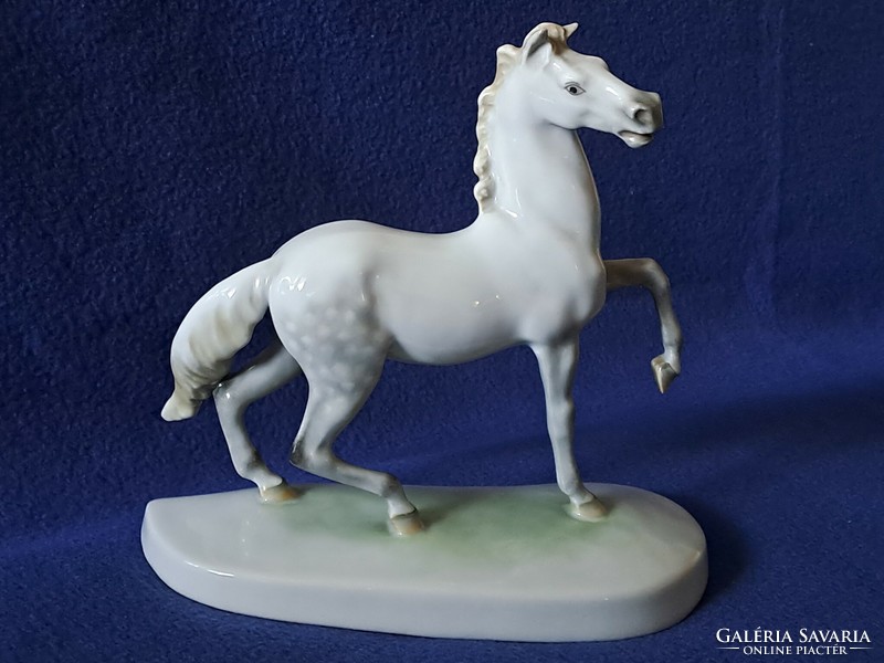 Szép festésű, hibátlan Herendi porcelán ló / csikó figura
