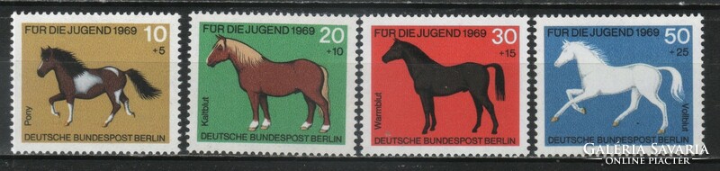 Postal cleaner berlin 0076 mi 326-329 EUR 2.80