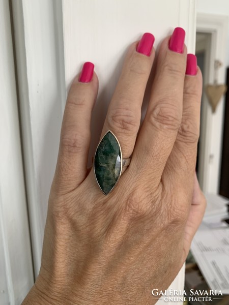 Silver ring with emerald stones