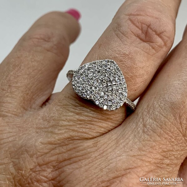 Sparkling heart ring