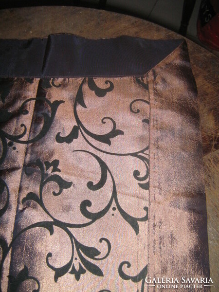 Gyönyörű barokk levél mintás elegáns fényes barna selyemdamaszt terítő