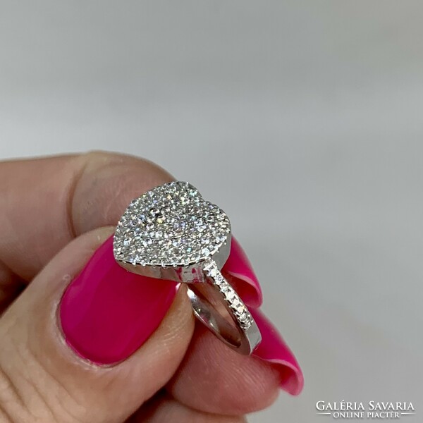 Sparkling heart ring