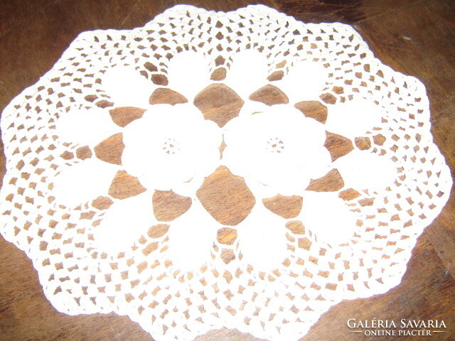 Charming snow-white crocheted antique flower patterned lace tablecloth