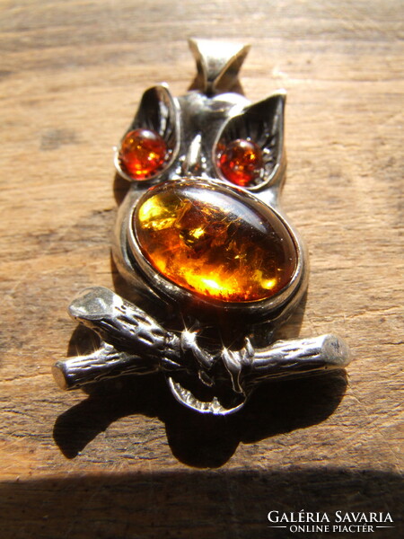 Silver pendant with amber (221009)