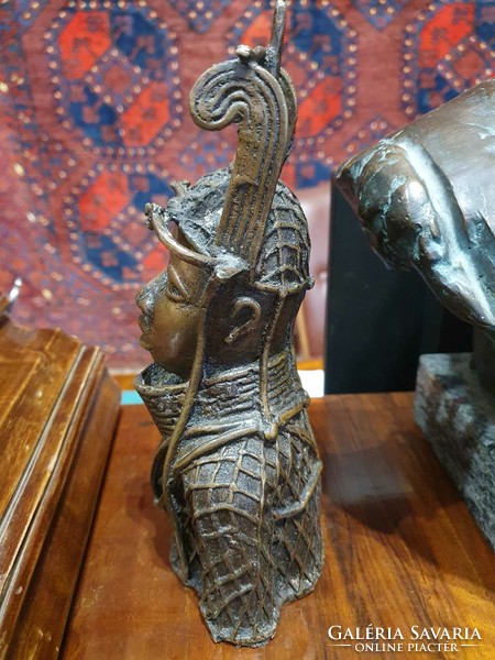 2 db. Afrikai Benin bronz szobor 25cm magasak. Nagyon szépen kidolgozva.
