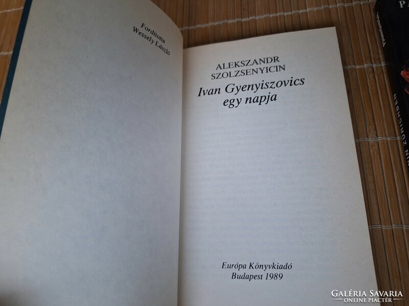 Alekszandr Szolzsenyicin:Lenin Zürichben és  Ivan Gyenyiszovics egy napja.5500.-Ft.