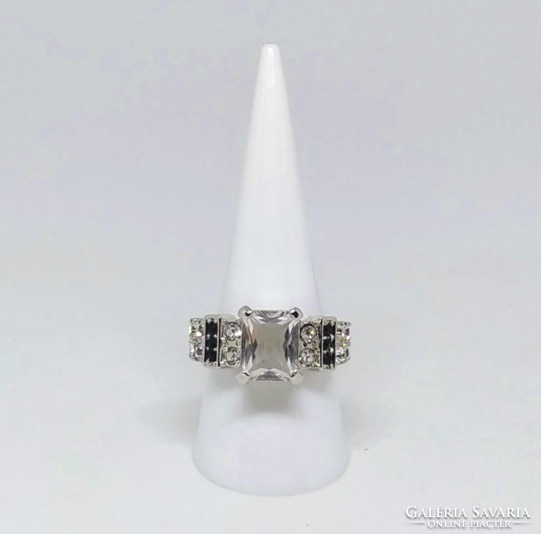 10K wgf (white gold filled) ring with clear and black cz crystals (90) size: 9/59