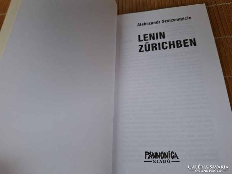 Alekszandr Szolzsenyicin:Lenin Zürichben és  Ivan Gyenyiszovics egy napja.5500.-Ft.