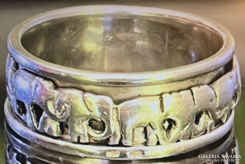 Körben elefántos tömör ezüst magyar fémjeles karika gyűrű különleges