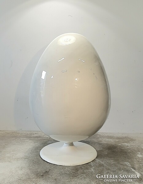 Ovalia tojás fotel replika, Henrik Thor-Larsen