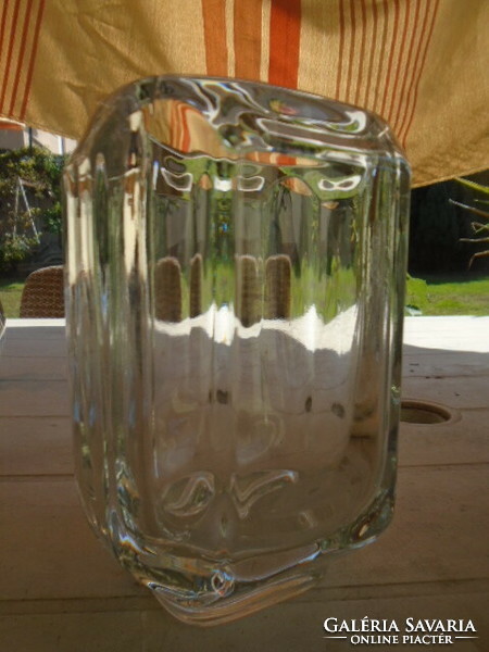 Súlyos-vastag Skandináv üveg váza Hibátlan szép kézműves darab 1345 gramm jelzett kosta