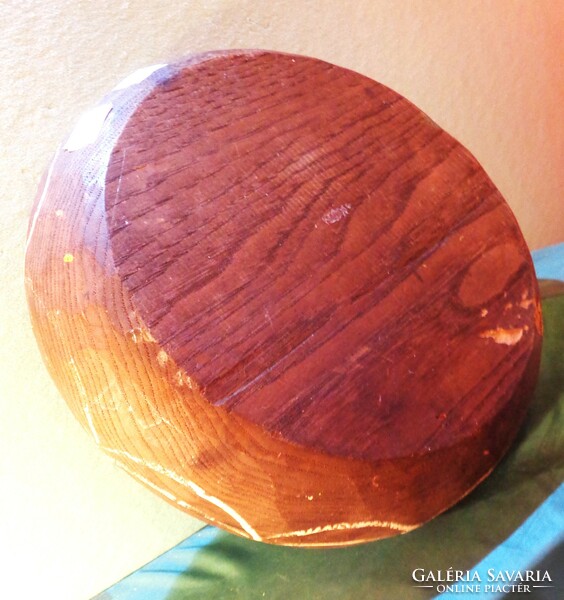 Fából faragott, festett tányér /fali dísz/. 29 cm, 520 gram. Kézműves alkotás.
