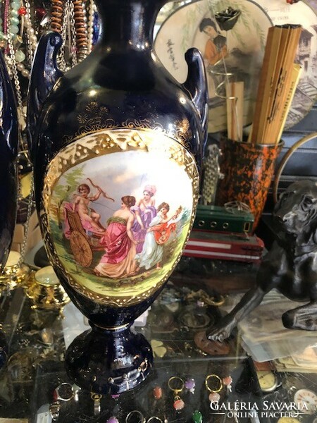 Porcelán vázák párban, XIx. század vége, kézzel festett, cseh, 36 cm-es