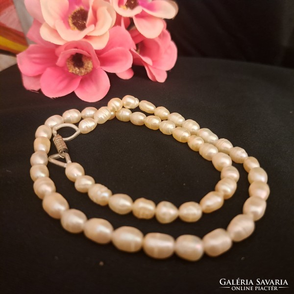 Cultured pearl necklace.