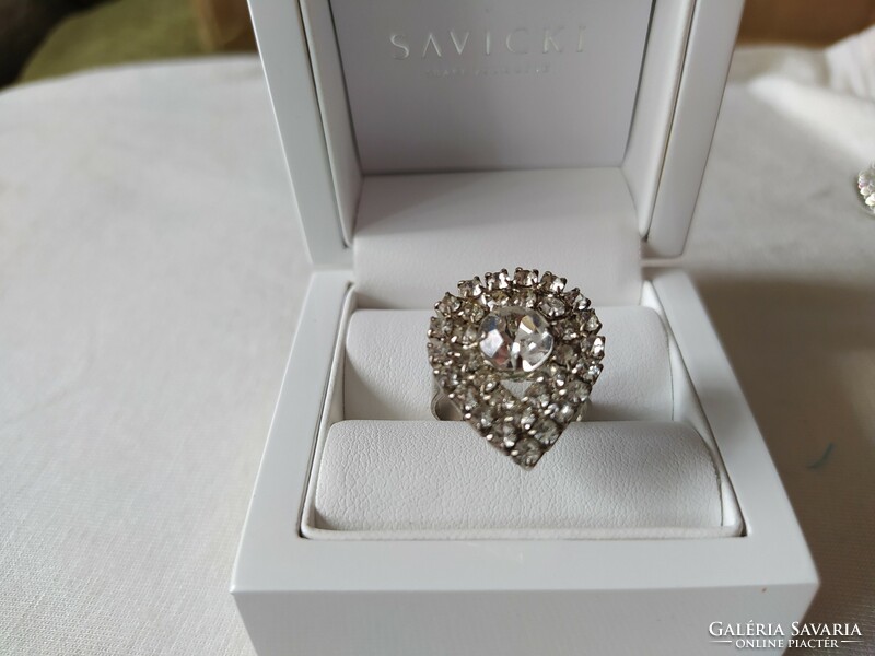 Csillogó ezüst színű gyűrű