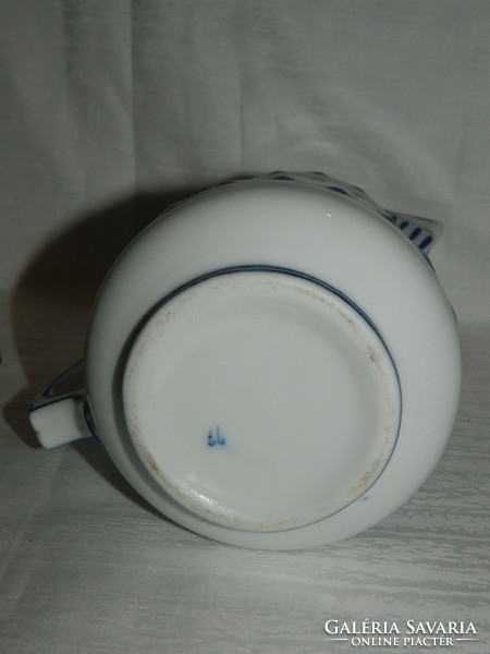 Marked porcelain spout