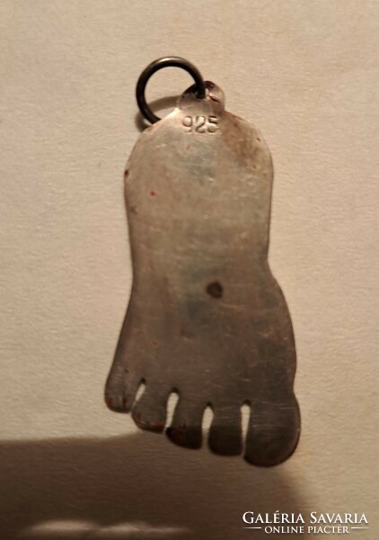 Silver foot shaped pendant. 925 Fine.