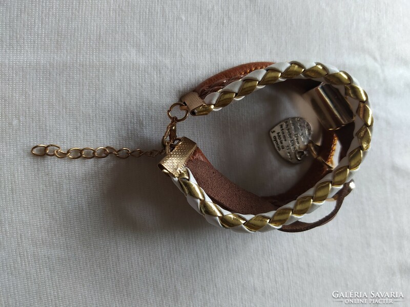 Multi-row brown-gold bracelet with pendants