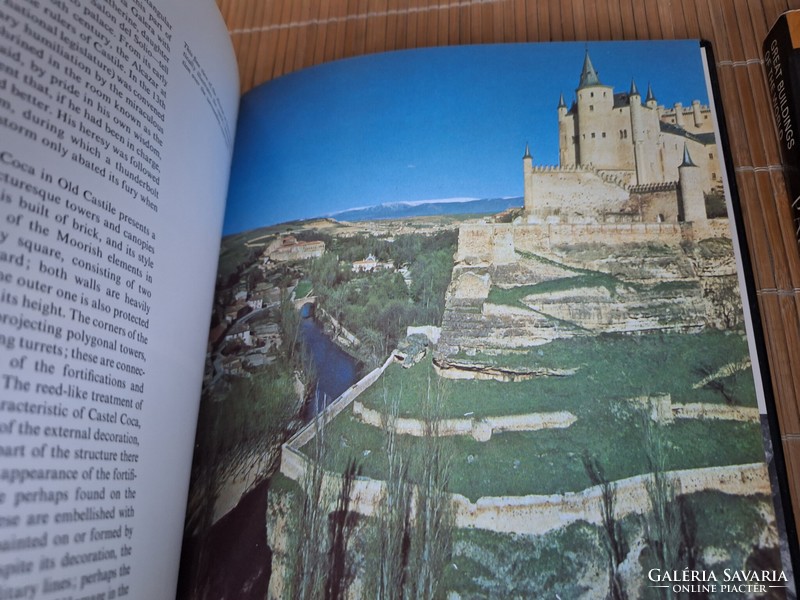 Palaces of Europe and Castles of Europe together. HUF 6,900