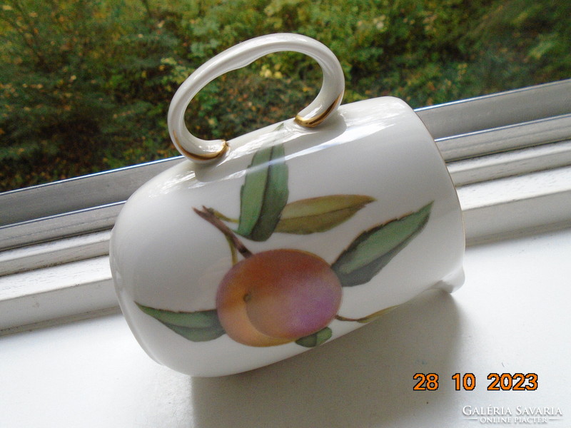 Royal worcester evesham cream spout with painting-like fruit patterns made of special porcelain