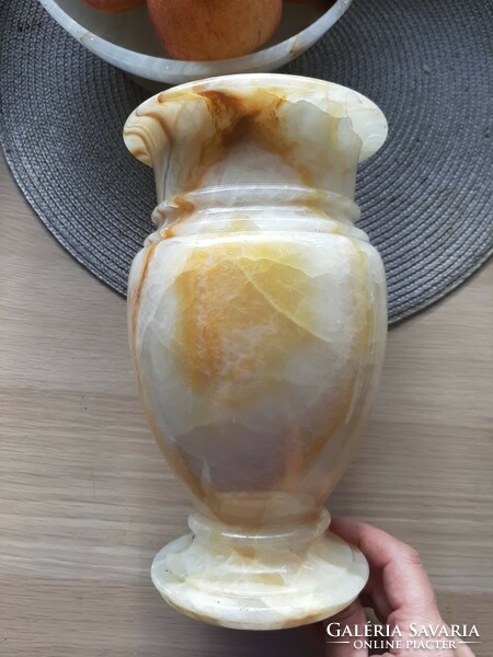 A large onyx vase with a beautiful pattern