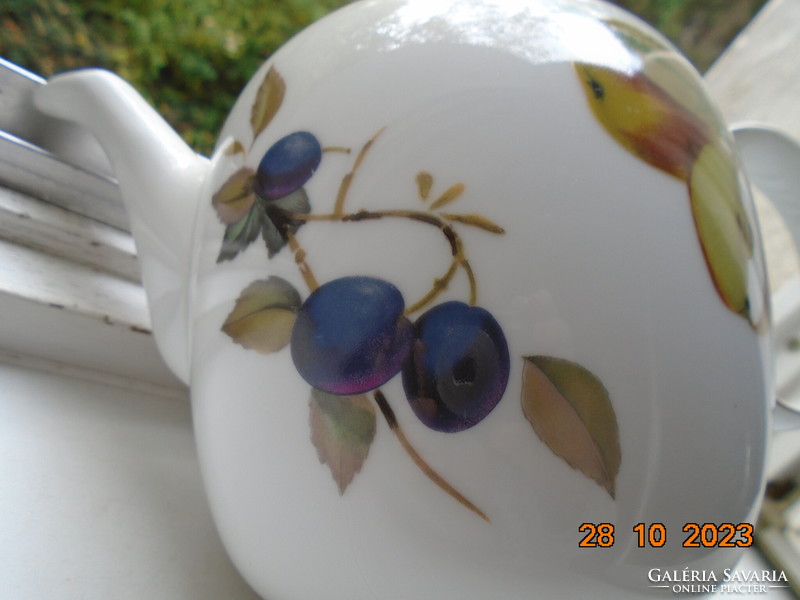 Royal worcester evesham teapot with painting-like fruit patterns made of special porcelain