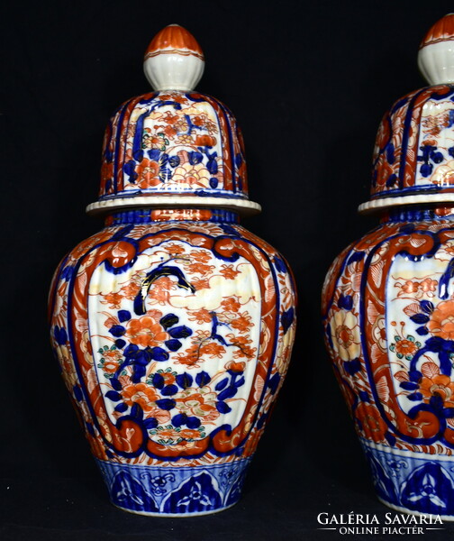 XIX. Pair of Imari Japanese porcelain vases with lids!